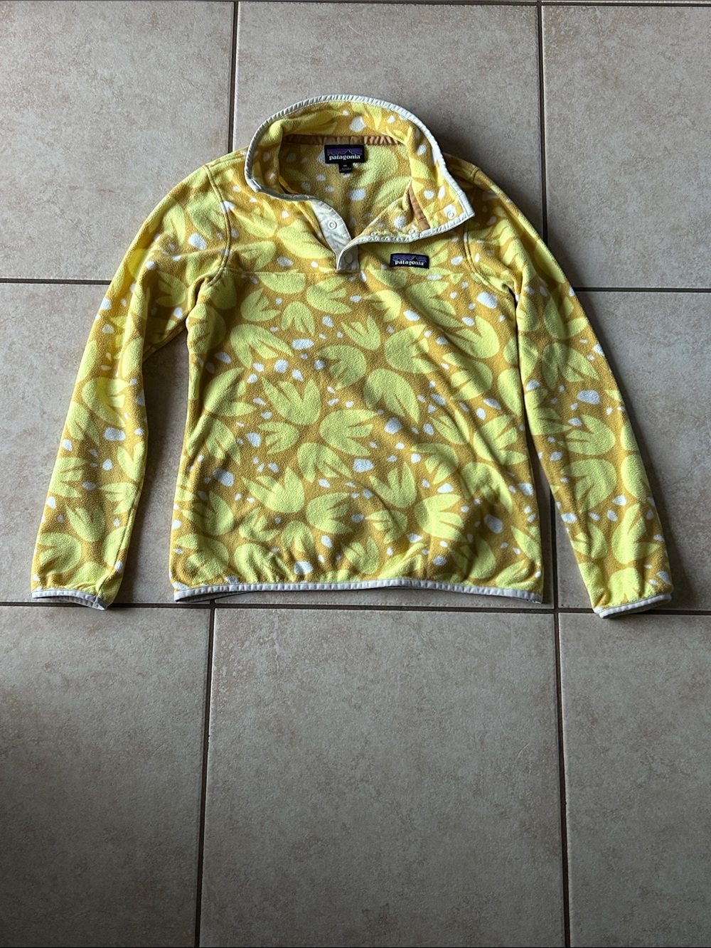 Patagonia Women's Micro D Snap-T Fleece Pullover Yellow Floral Leaf Pattern